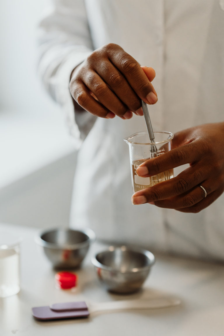 Comment Choisir le Laboratoire Idéal pour Votre Gamme de Beauté – magazine INCARE