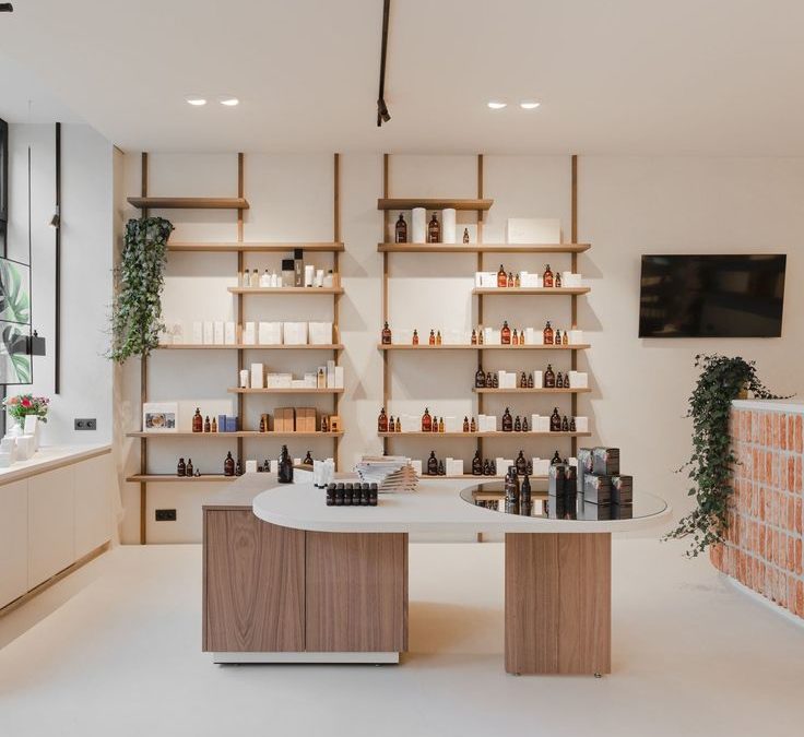 Pourquoi la distribution d&rsquo;une marque cosmétique doit être pensée avant le développement produit